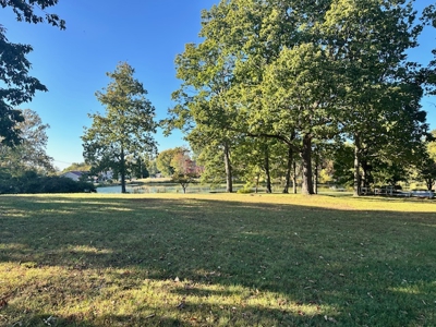 Beautiful Lakefront 3-bedroom 2.5-bath brick home. - image 6