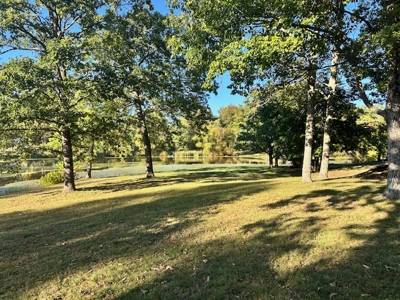 Beautiful Lakefront 3-bedroom 2.5-bath brick home. - image 9