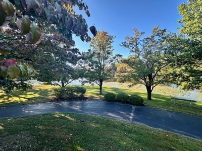 Beautiful Lakefront 3-bedroom 2.5-bath brick home. - image 3