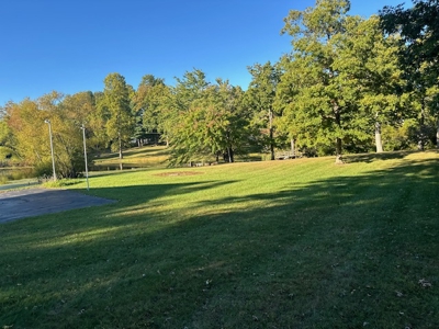 Beautiful Lakefront 3-bedroom 2.5-bath brick home. - image 10