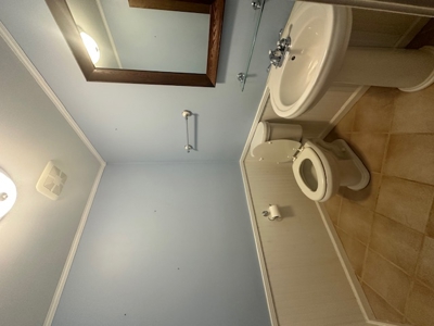 Beautiful Lakefront 3-bedroom 2.5-bath brick home. - image 20