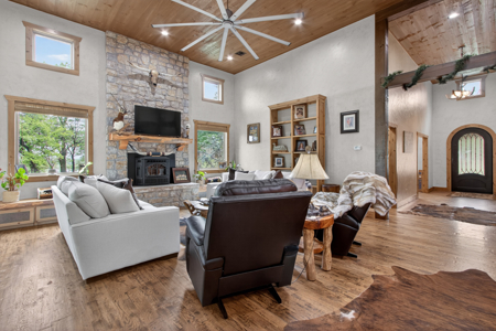 Pryor, Oklahoma Luxury Lake Home For Sale - image 12