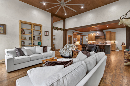 Pryor, Oklahoma Luxury Lake Home For Sale - image 14