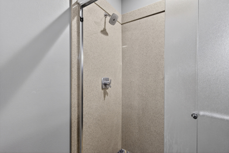 Pryor, Oklahoma Luxury Lake Home For Sale - image 40