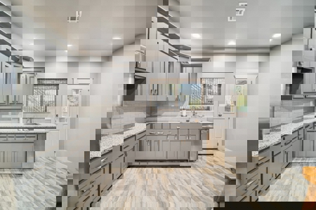 Pryor, Oklahoma Luxury Lake Home For Sale - image 34