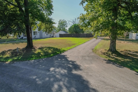 American Craftsman Bungalow on Large Lot in Booneville, MS - image 25