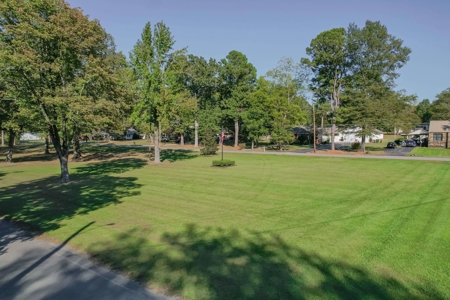 American Craftsman Bungalow on Large Lot in Booneville, MS - image 24