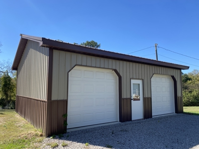 Country Home For Sale In Tn, 2 New Shops & Outbuildings - image 4