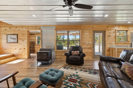 Custom-Built Homestead on Unrestricted Acreage in Fentress County - image 7
