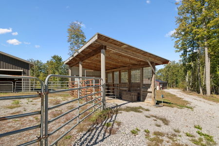 Custom-Built Homestead on Unrestricted Acreage in Fentress County - image 34