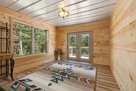 Custom-Built Homestead on Unrestricted Acreage in Fentress County - image 11