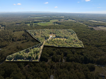Custom-Built Homestead on Unrestricted Acreage in Fentress County - image 42