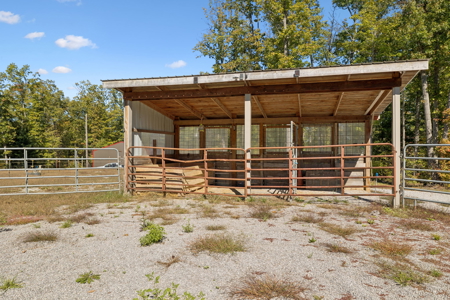 Custom-Built Homestead on Unrestricted Acreage in Fentress County - image 35