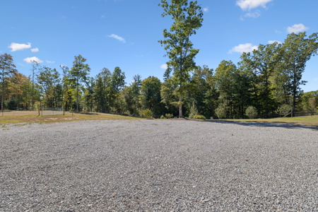 Custom-Built Homestead on Unrestricted Acreage in Fentress County - image 32