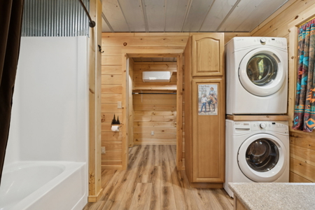 Custom-Built Homestead on Unrestricted Acreage in Fentress County - image 15