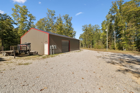 Custom-Built Homestead on Unrestricted Acreage in Fentress County - image 37