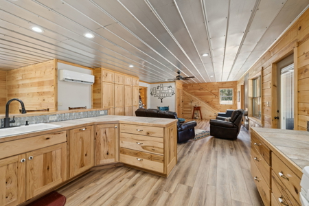 Custom-Built Homestead on Unrestricted Acreage in Fentress County - image 10