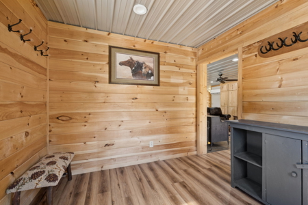 Custom-Built Homestead on Unrestricted Acreage in Fentress County - image 18