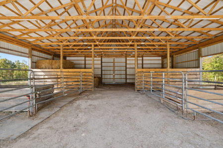 Custom-Built Homestead on Unrestricted Acreage in Fentress County - image 26