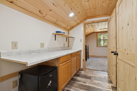Custom-Built Homestead on Unrestricted Acreage in Fentress County - image 22