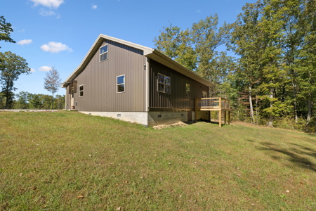 Custom-Built Homestead on Unrestricted Acreage in Fentress County - image 30