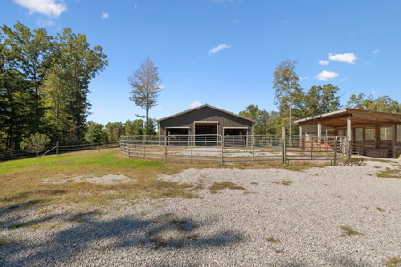 Custom-Built Homestead on Unrestricted Acreage in Fentress County - image 33