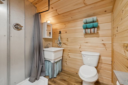 Custom-Built Homestead on Unrestricted Acreage in Fentress County - image 23