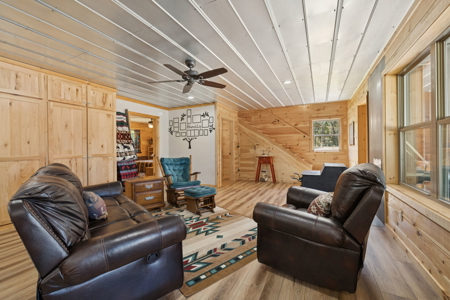 Custom-Built Homestead on Unrestricted Acreage in Fentress County - image 5