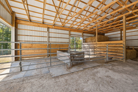 Custom-Built Homestead on Unrestricted Acreage in Fentress County - image 27