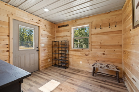 Custom-Built Homestead on Unrestricted Acreage in Fentress County - image 17