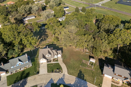 Spacious 6-Bedroom Dream Home on 1.69 Acres in Town! - image 8