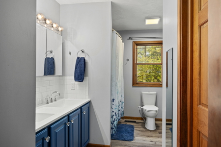 Spacious 6-Bedroom Dream Home on 1.69 Acres in Town! - image 35