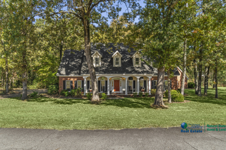 Luxury Home with Guest House on 1.6 Acres For Sale in Searcy, AR - image 2