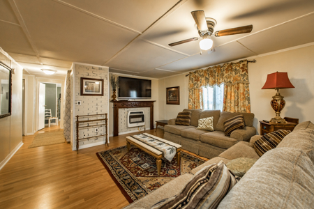 Ozarks 3 Bed/2 Bath Lake Life Retreat On A Small Acreage - image 24