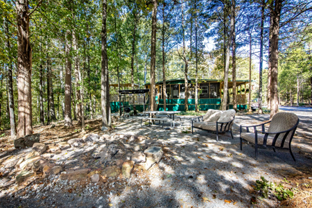 Ozarks 3 Bed/2 Bath Lake Life Retreat On A Small Acreage - image 10