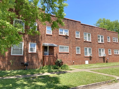 Prime Multi-Family Investment Opportunity Apartment Complex - image 2