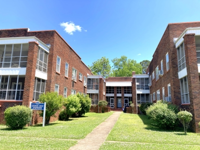 Prime Multi-Family Investment Opportunity Apartment Complex - image 1