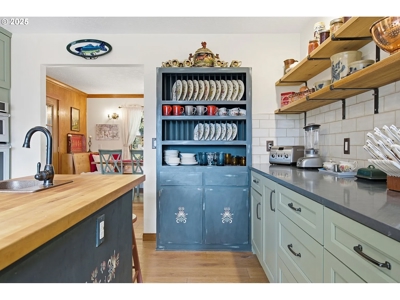 River and Mountain View Home in Stevenson, Washington - image 19