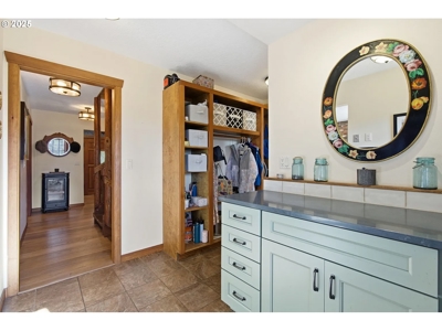 River and Mountain View Home in Stevenson, Washington - image 23