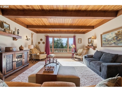 River and Mountain View Home in Stevenson, Washington - image 21