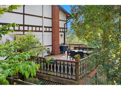 River and Mountain View Home in Stevenson, Washington - image 37