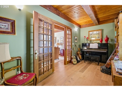 River and Mountain View Home in Stevenson, Washington - image 20