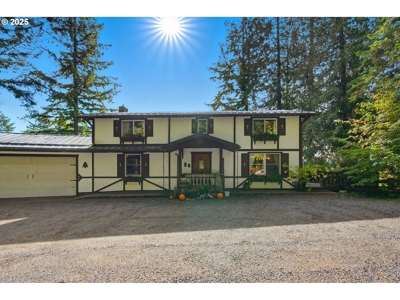 River and Mountain View Home in Stevenson, Washington - image 12