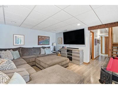 River and Mountain View Home in Stevenson, Washington - image 30