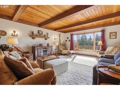 River and Mountain View Home in Stevenson, Washington - image 7