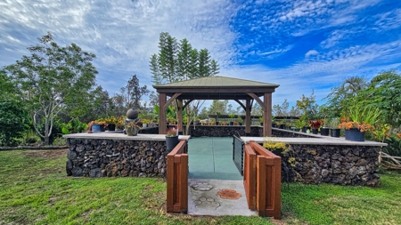 2BR/2BA Hawaii home with dog kennel business, mature landscaping - image 8