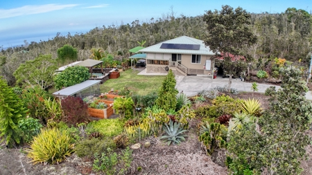 2BR/2BA Hawaii home with dog kennel business, mature landscaping - image 21