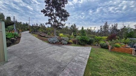 2BR/2BA Hawaii home with dog kennel business, mature landscaping - image 17