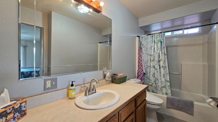 2BR/2BA Hawaii home with dog kennel business, mature landscaping - image 1