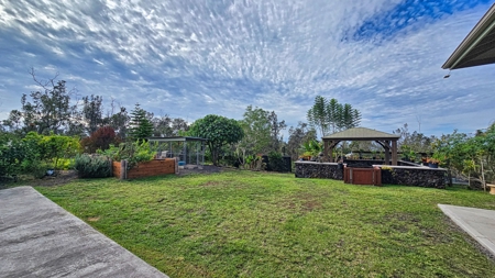 2BR/2BA Hawaii home with dog kennel business, mature landscaping - image 16